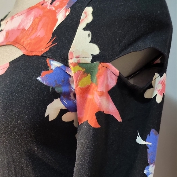 ❤️Guess Floral Top - Picture 5 of 8